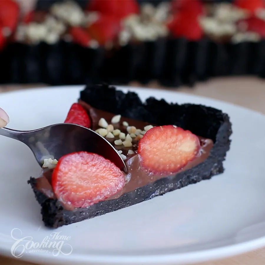 No-Bake Strawberry Chocolate Tart 