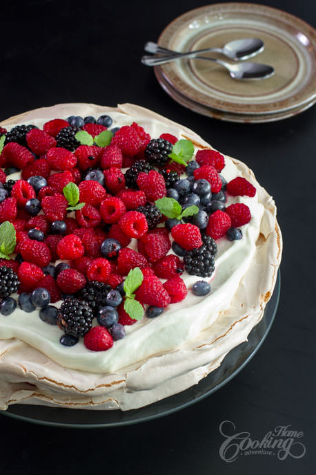 berry pavlova vertical