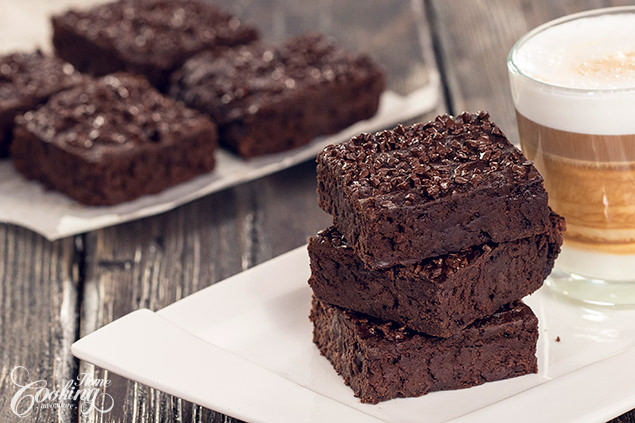 Eggless Yogurt Brownies