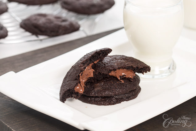 Nutella Stuffed Chocolate Cookies