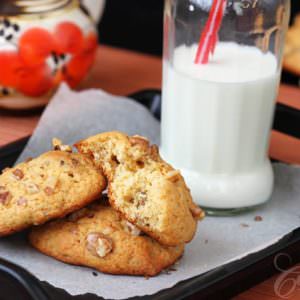 Apricot Jam and Walnut Cookies