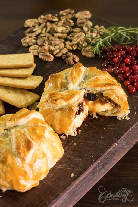 Baked Brie in Puff Pastry Slice