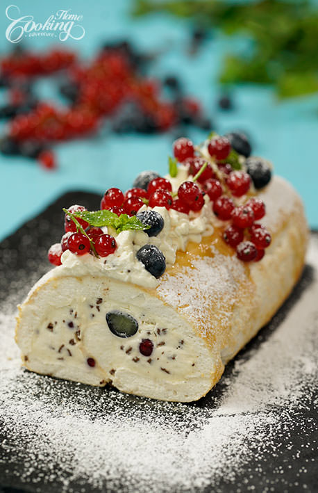 Summer Berry Meringue Roll with Fresh Berries