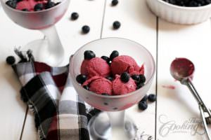 Blueberry and Strawberry Yogurt Ice Cream cups