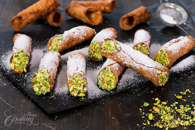 Cannoli Siciliani with Ricotta Filling and Pistachios Recipe