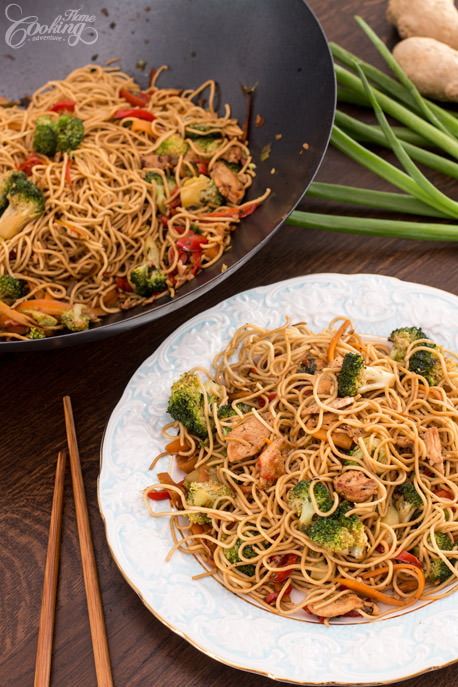 Chicken Stir-Fry Noodles Vertical