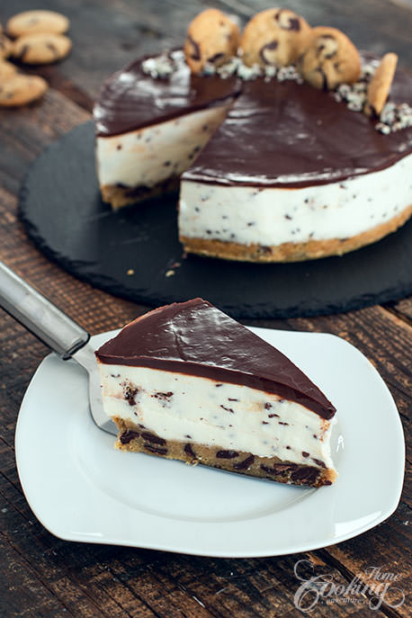 Chocolate Chip Cookie Cheesecake Slice