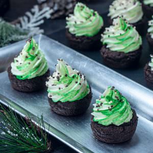 Christmas Chocolate Cookie Cups