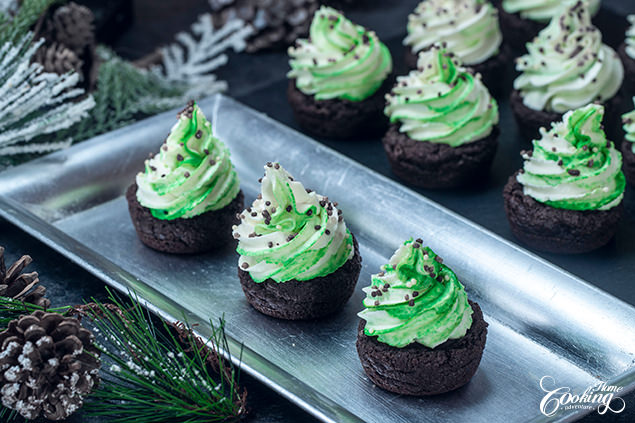 Christmas Chocolate Cookie Cups