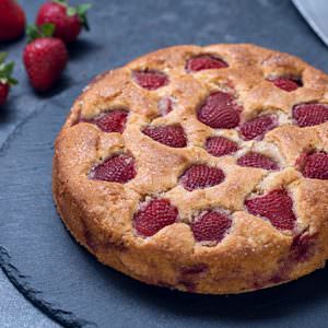 Easy Strawberry Cake