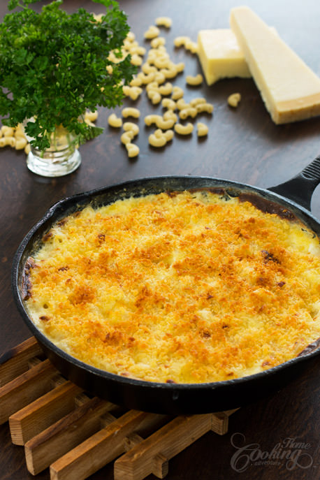 Macaroni and Cheese on Iron Cast Skillet