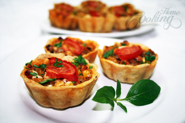 Mini Tarts with Chicken