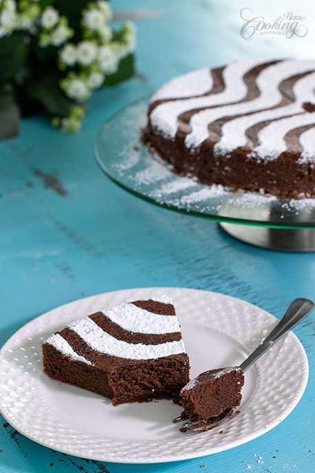 Gâteau Moelleux au chocolat - French Chocolate Cake Slice