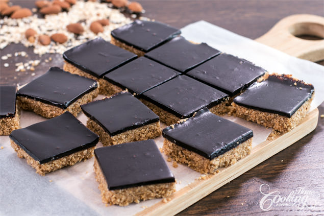 Healthy No-Bake Chocolate Peanut Butter Oat Bars