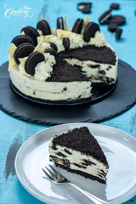 No-Bake White Chocolate Oreo Cheesecake Slice