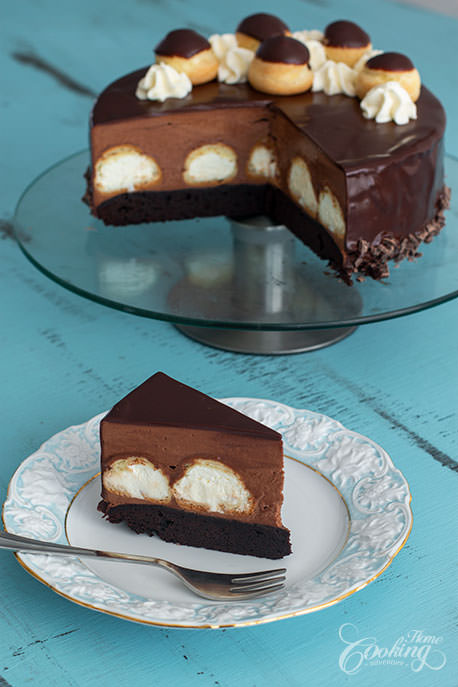 Profiterole Cake Slice