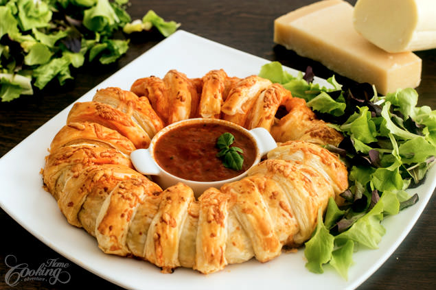 Puff Pizza Ring Recipe - Easy Puff Pastry Pizza Appetizer