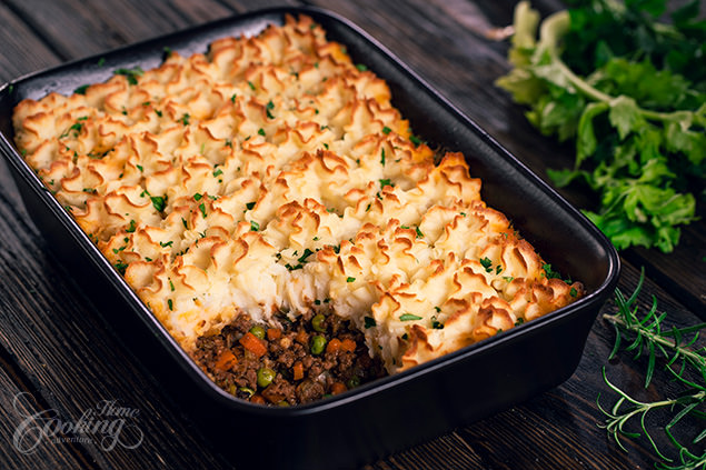 Irish Shepherd's Pie with Guiness and Piped Mashed Potatoes