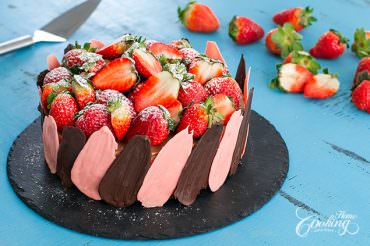 Brownie Strawberry Chocolate Cheesecake