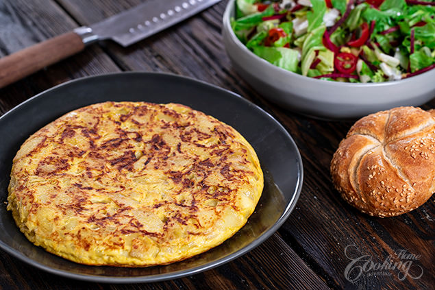 Tortilla de Patatas - Spanish Omelette - Tortilla Española