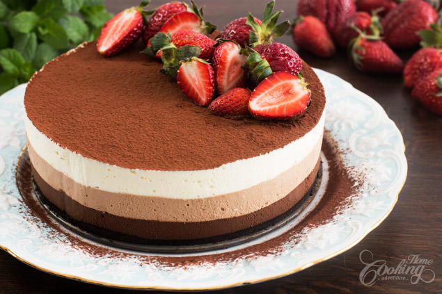 Layered chocolate mousse cakes