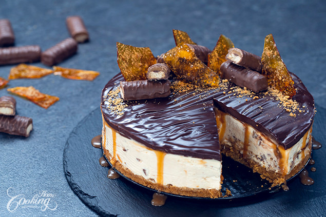 No-Bake Twix Cheesecake