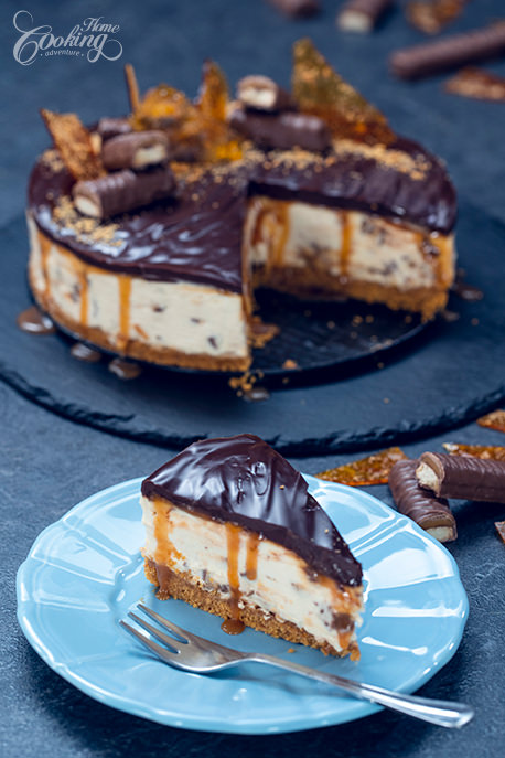 No-Bake Twix Cheesecake Slice