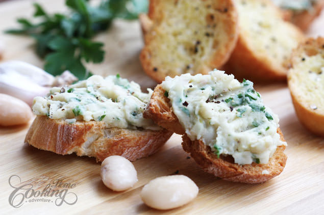 White Bean Crostini - Easy Bean Dip