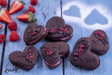 chocolate raspberry whoopie pies