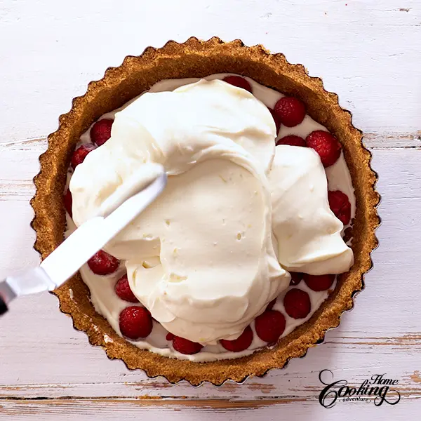 cover the raspberries with cream cheese filling.