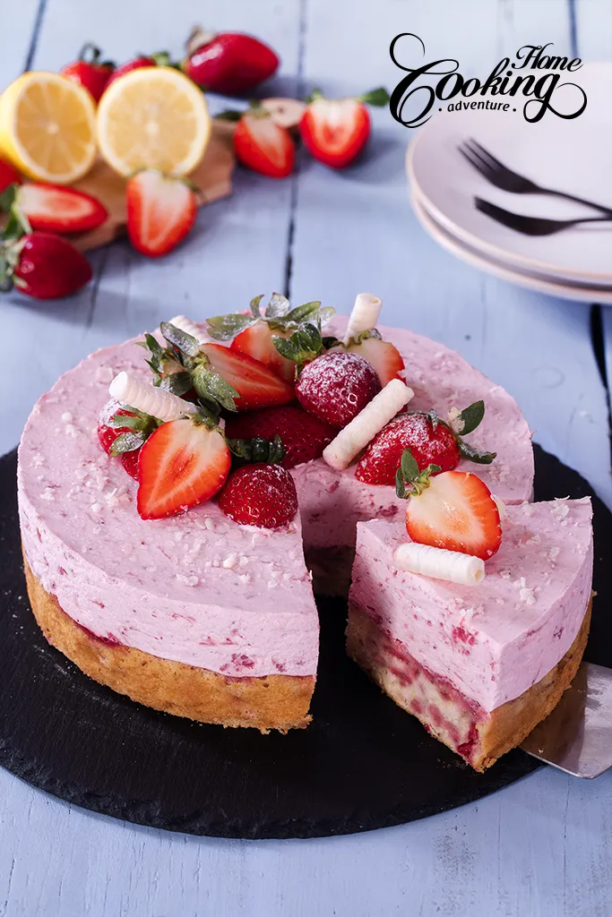 Strawberry Yogurt Mousse Cake 