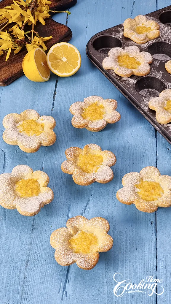 mini flower tarts with white chocolate lemon filling
