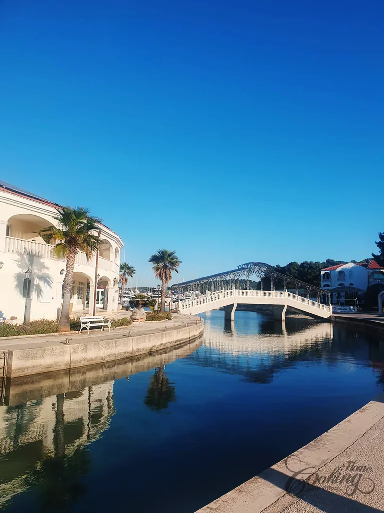 Marina Frapa Bridge