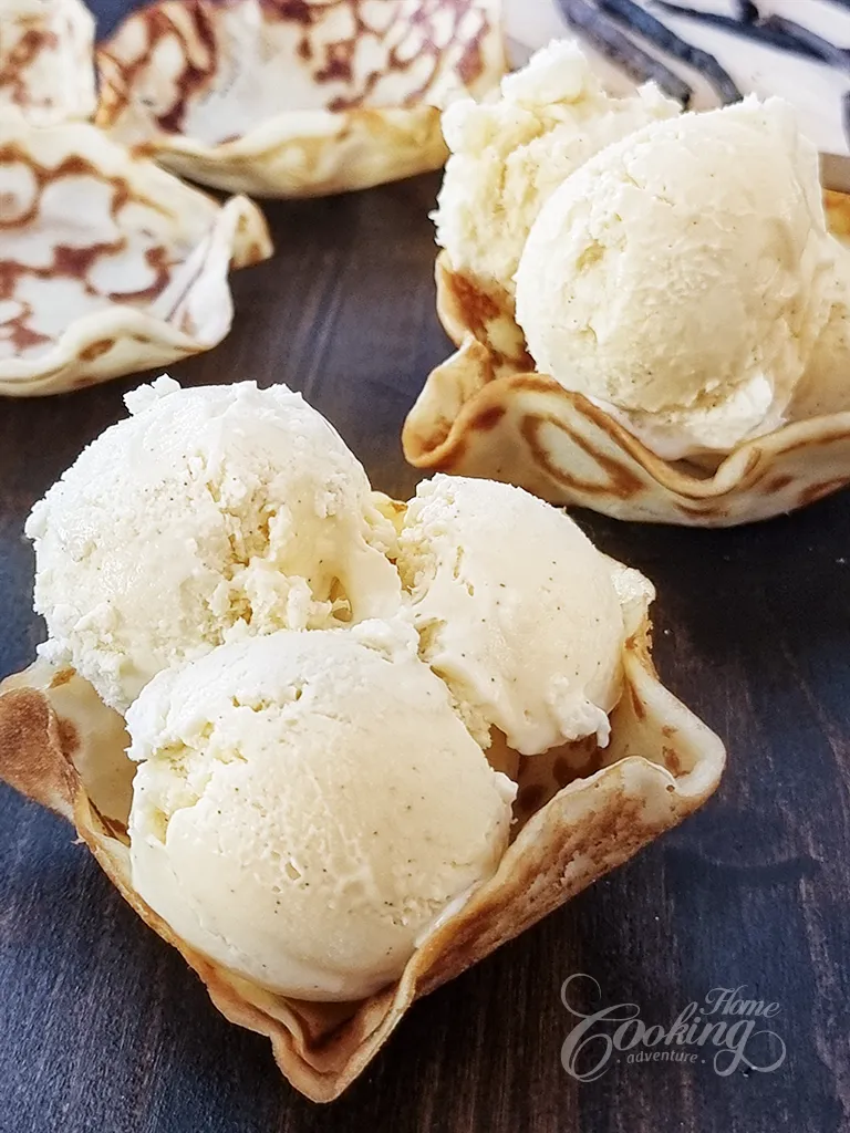 Homemade vanilla ice cream with honey