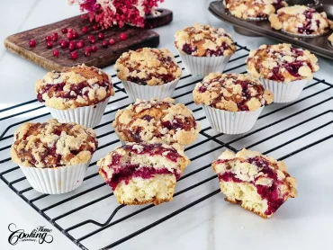 cranberry crumble muffins