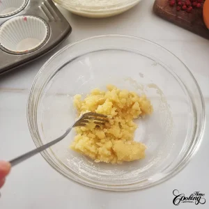 cranberry crumble muffins - step10