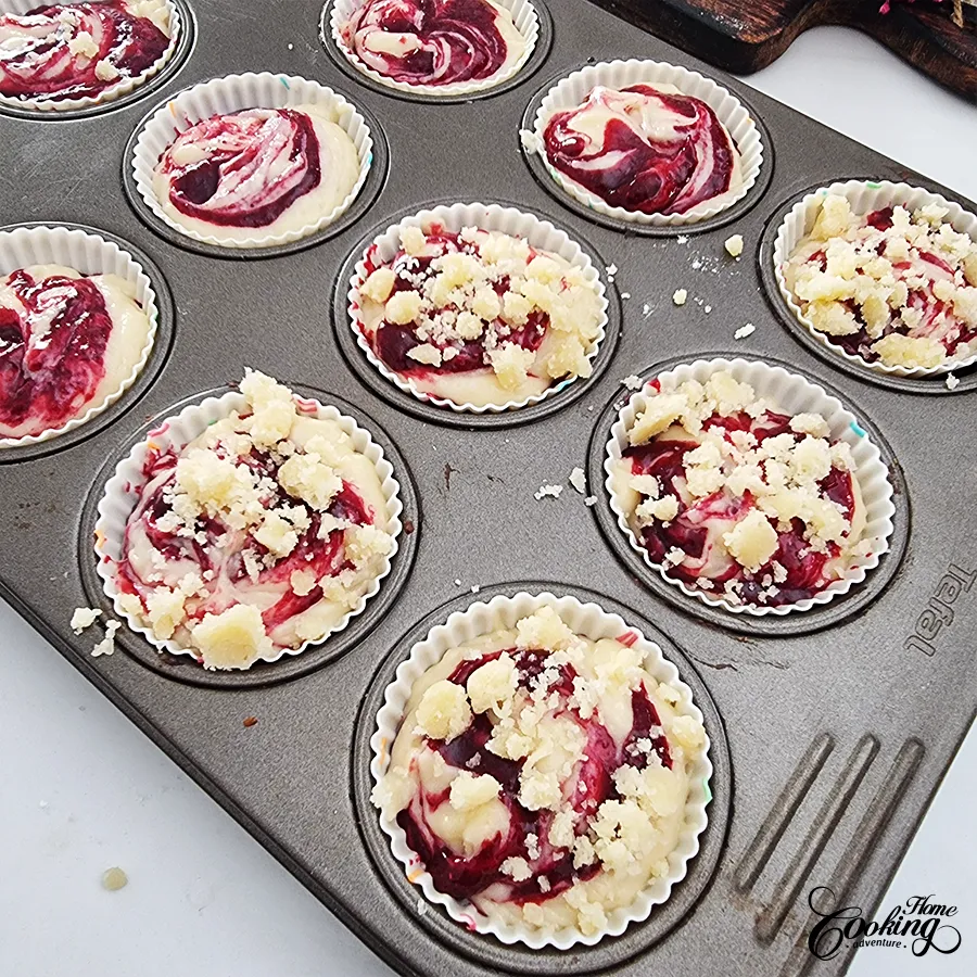 cranberry crumble muffins - step20
