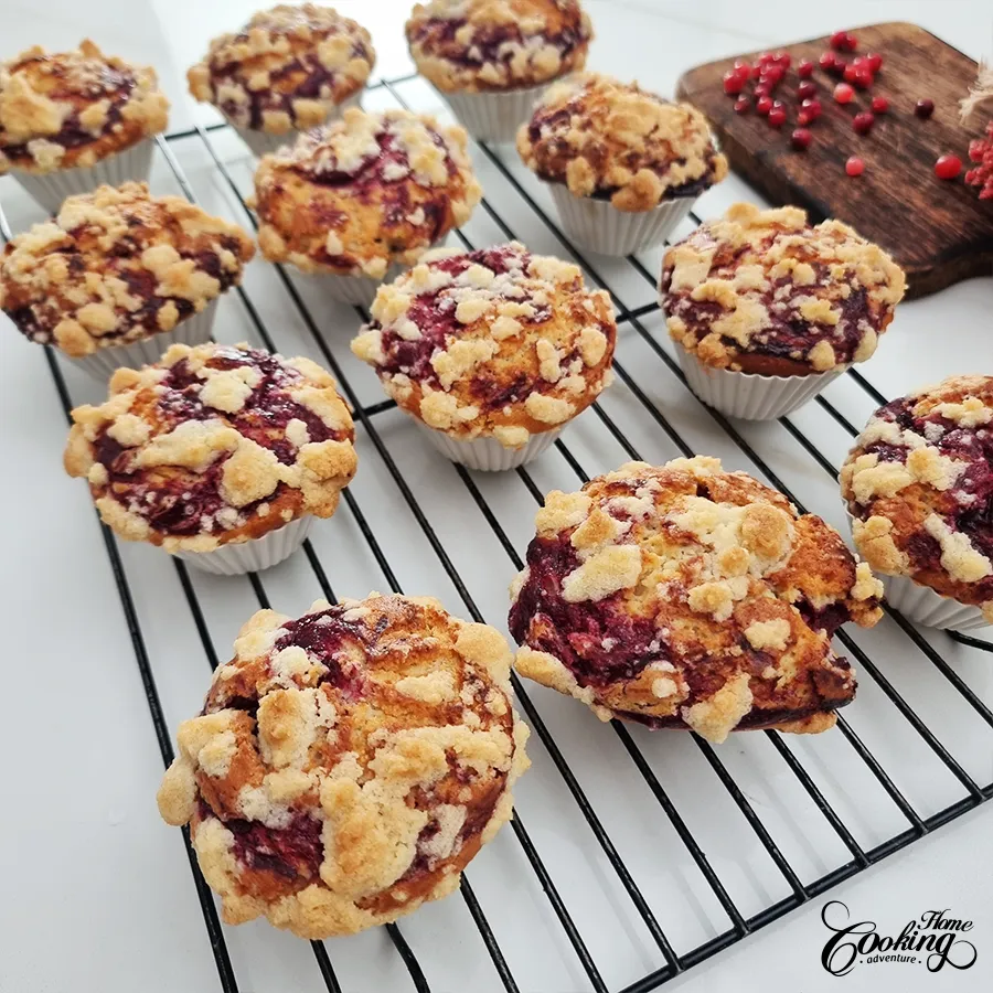 cranberry crumble muffins - step22