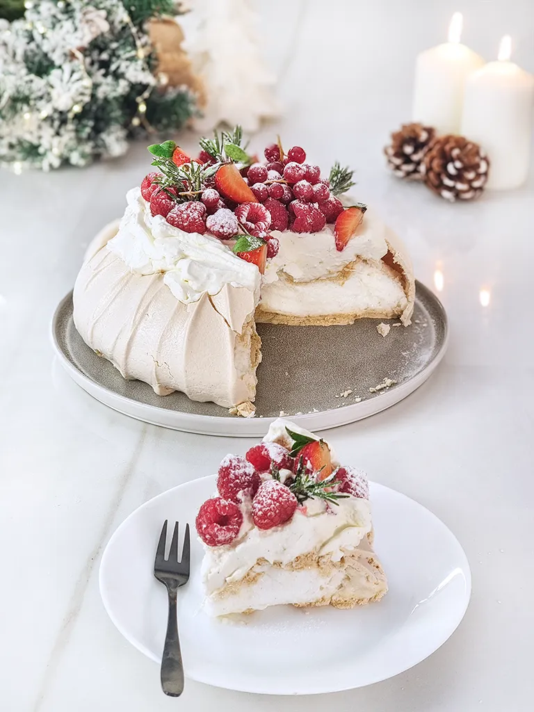 Christmas Pavlova - with fresh berries and Mascarpone Cream