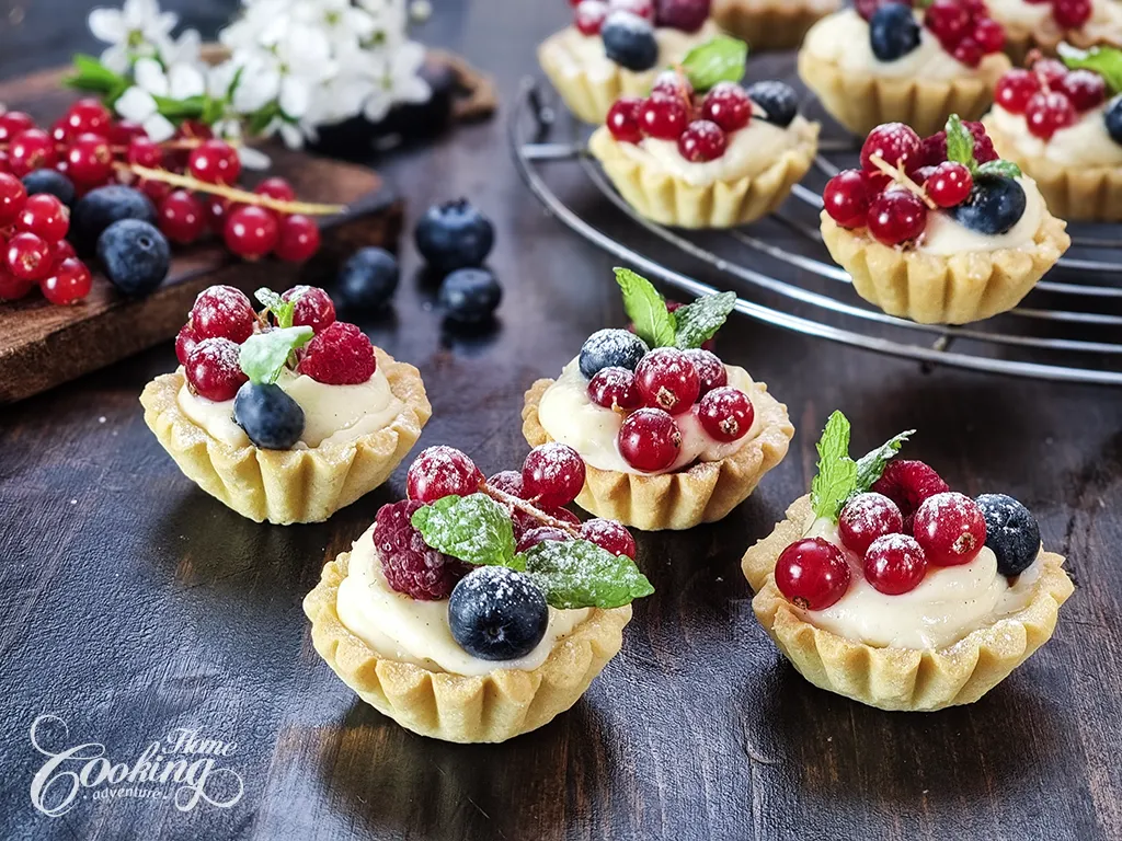 Mini Vanilla Berry Tarts - main1