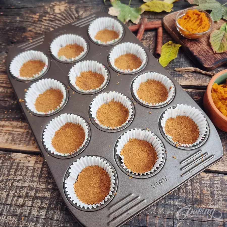 Mini Pumpkin Cheesecakes - step5